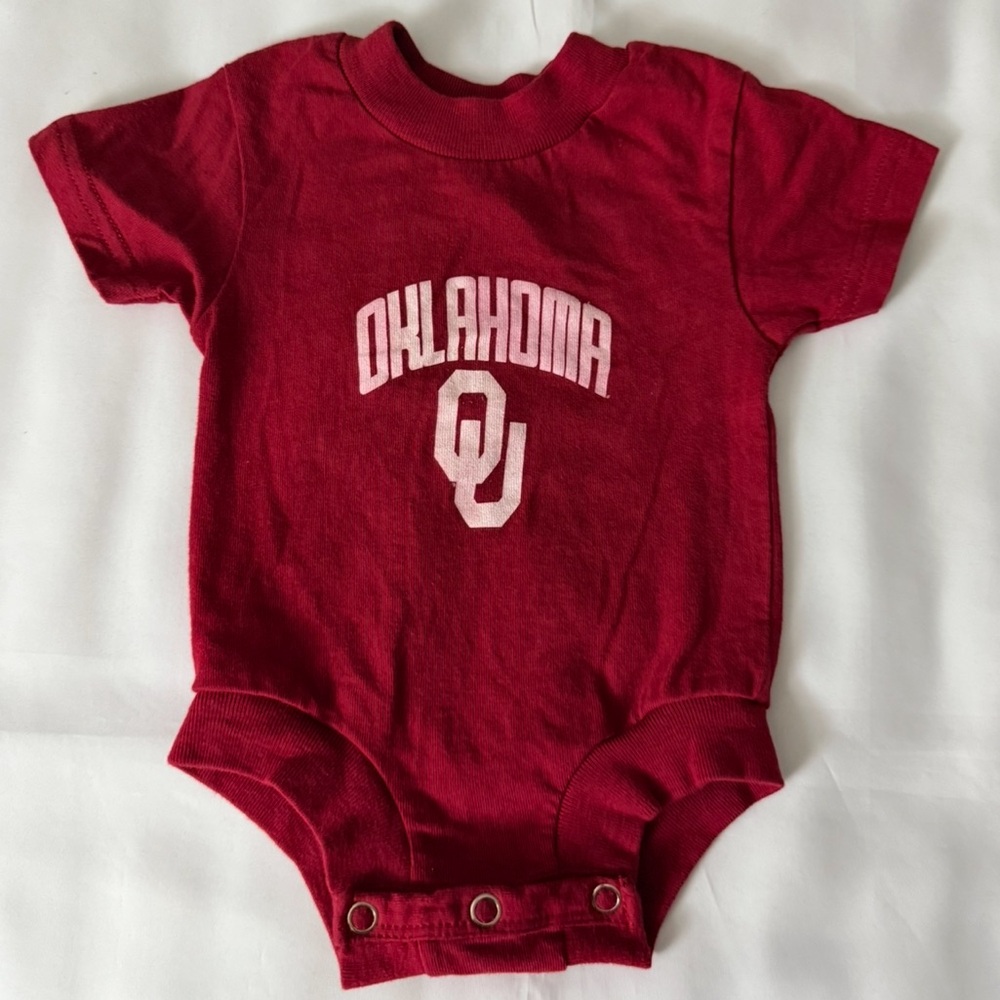 No Brand Oklahoma Sooners Red Short Sleeve 6 Months Onesie